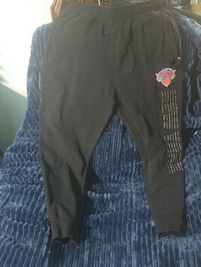 Men's Black Sweatpants with Knicks Patch
